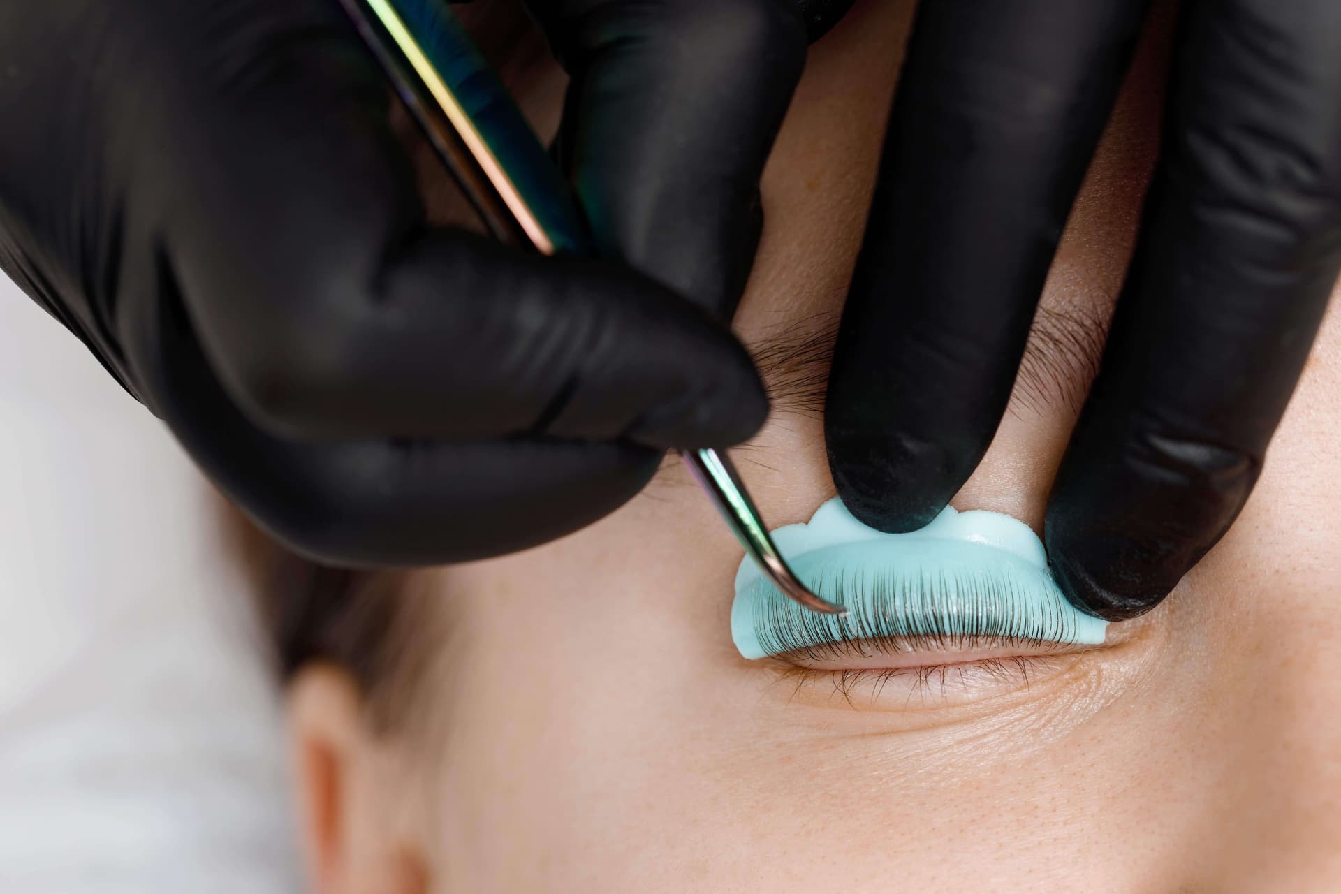 Wimpernlifting Behandlung mit Silikon-Pad